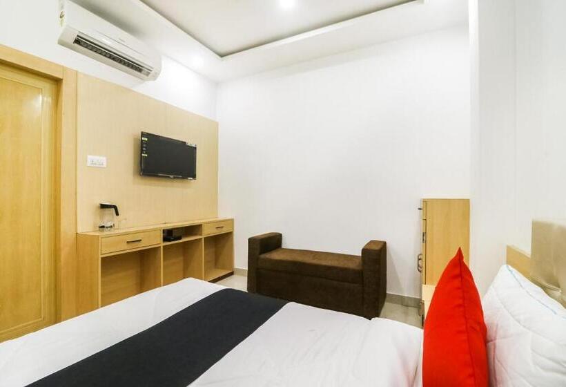 Capital O 61009 Hotel Raj Mahal Sarnath