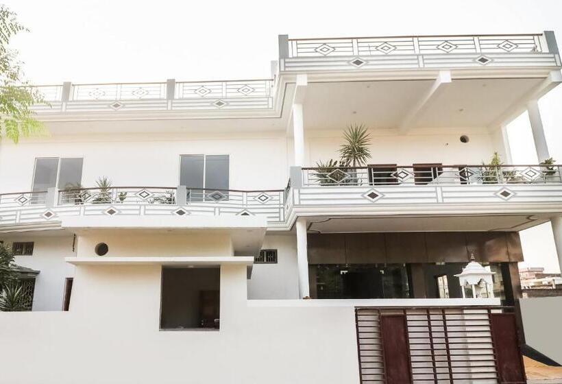 Capital O 61009 Hotel Raj Mahal Sarnath