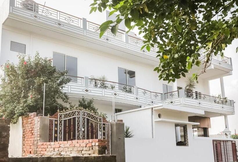 Capital O 61009 Hotel Raj Mahal Sarnath