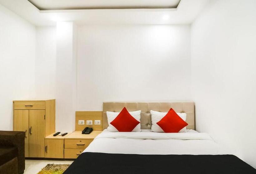 Capital O 61009 Hotel Raj Mahal Sarnath