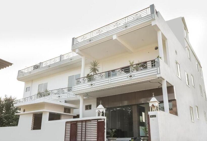 Capital O 61009 Hotel Raj Mahal Sarnath