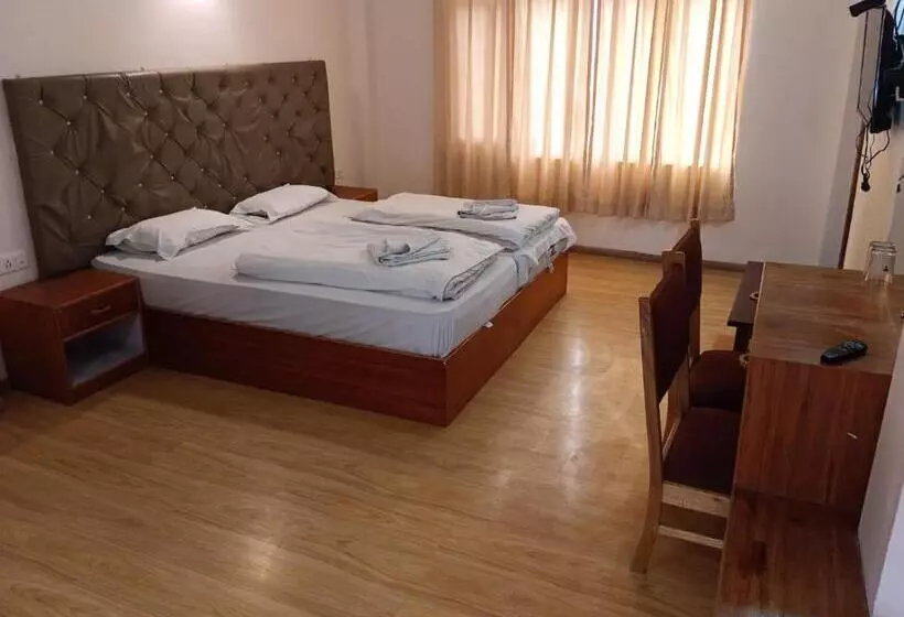 ホテル Dimbir Regency
