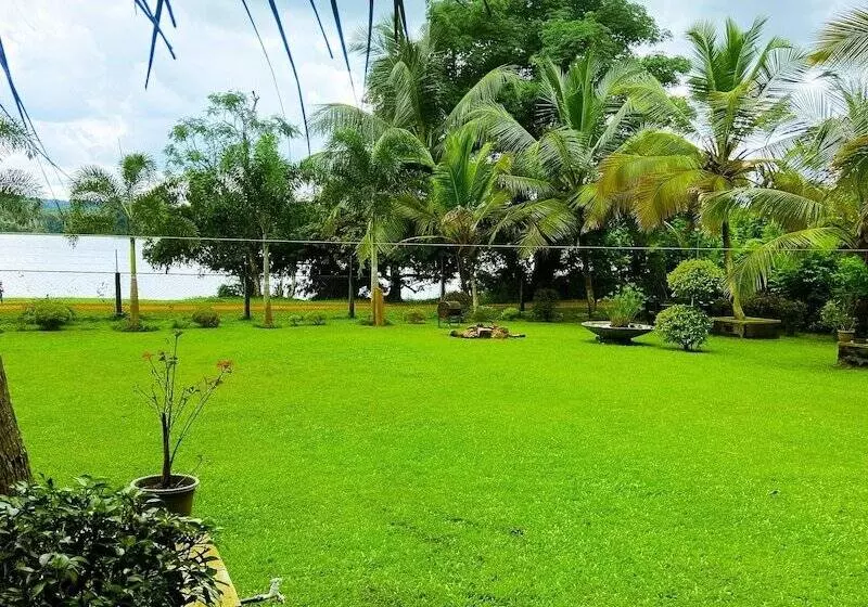 ホテル Gagees Lake View Cabana
