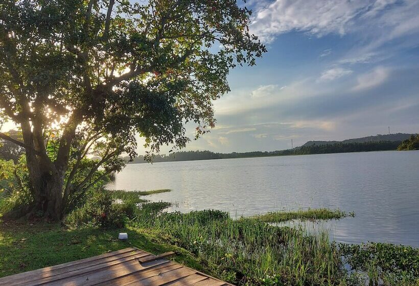 فندق Gagees Lake View Cabana