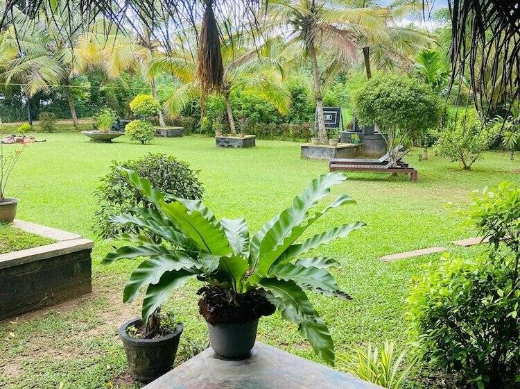 فندق Gagees Lake View Cabana