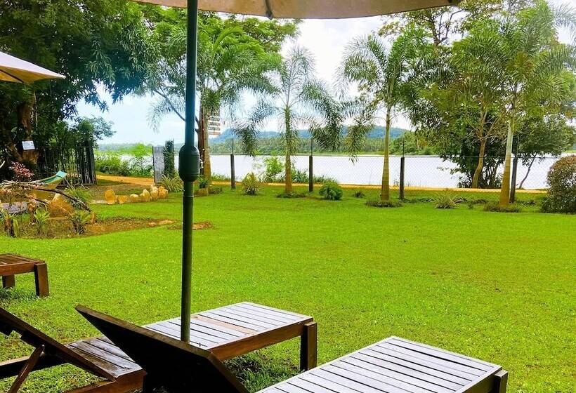 فندق Gagees Lake View Cabana