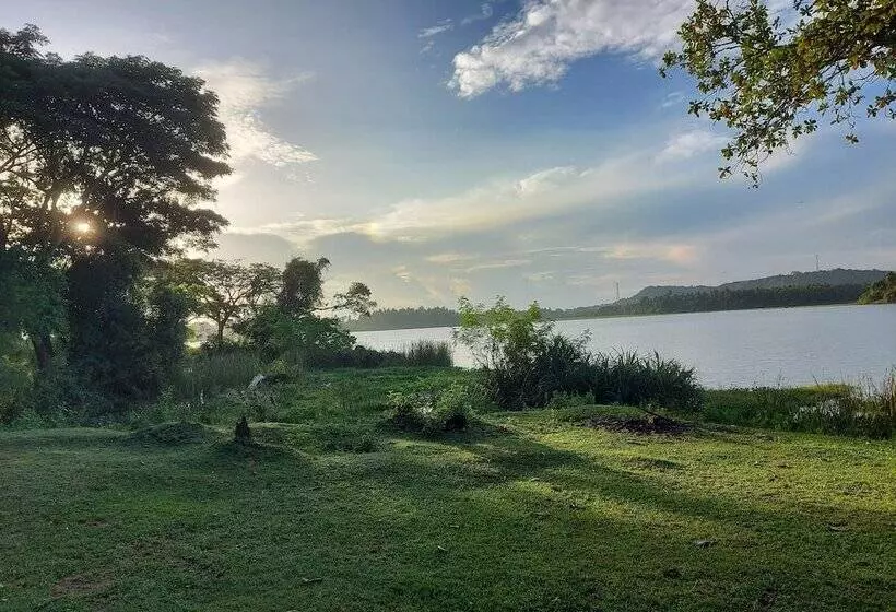 ホテル Gagees Lake View Cabana