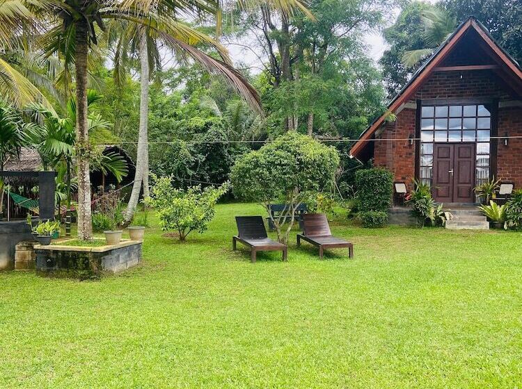 فندق Gagees Lake View Cabana