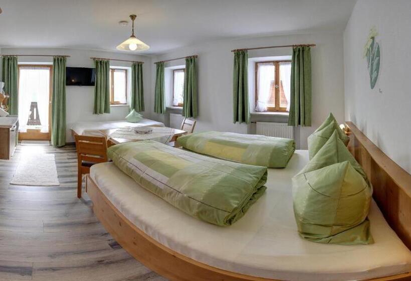 Hotell Neuhaushof   Chiemgau Karte