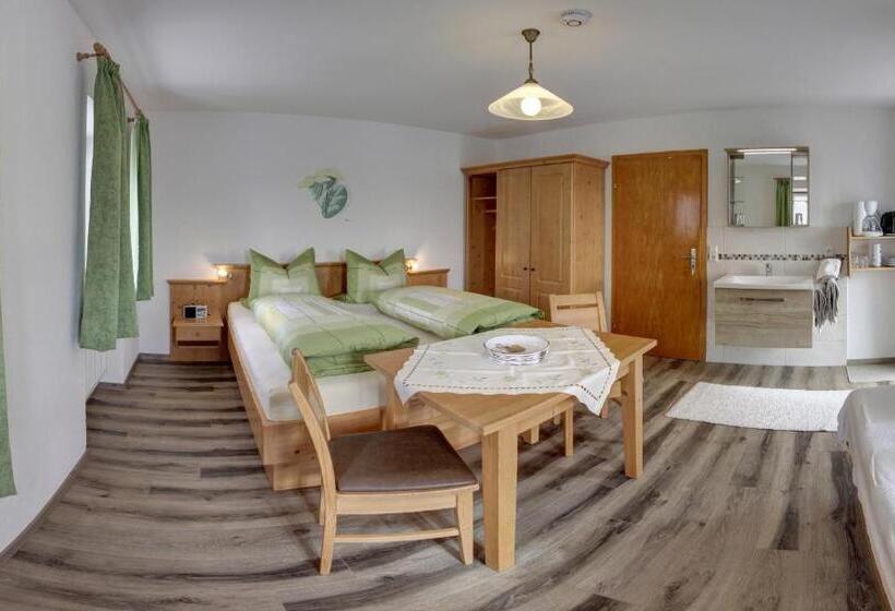 Hotell Neuhaushof   Chiemgau Karte