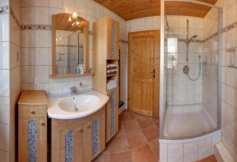 Hotell Neuhaushof   Chiemgau Karte