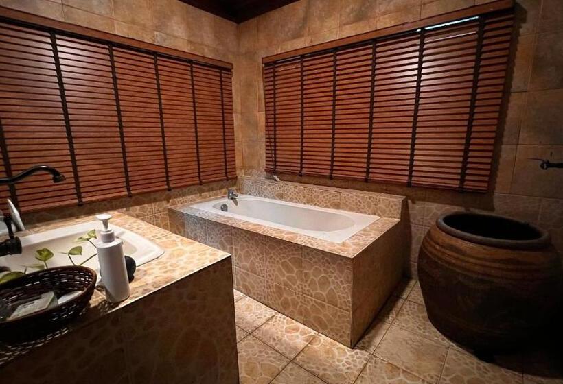 Kawarin Secret Hut Hotel And Resort