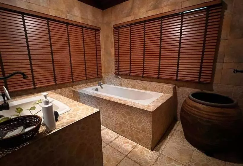 Kawarin Secret Hut Hotel And Resort