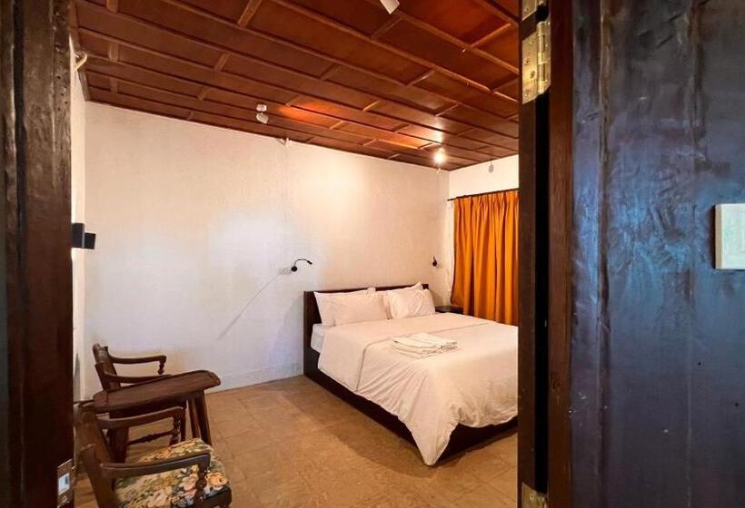 Kawarin Secret Hut Hotel And Resort