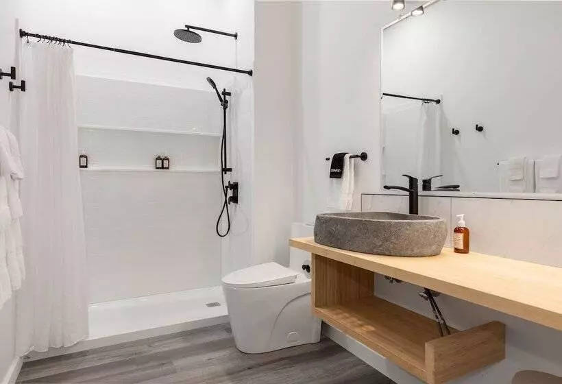 Majatalo Cliffs Edge Retreat