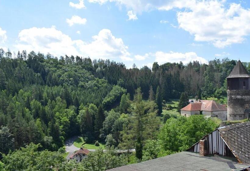 住宿加早餐  Rychta