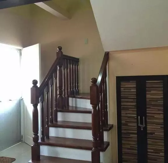 Majatalo Lemon Transient House