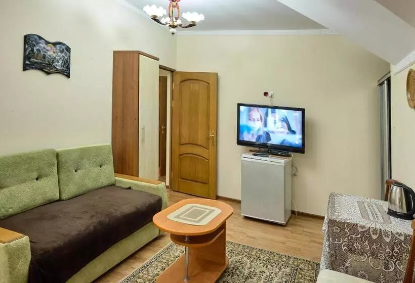 ベッドアンドブレックファースト апартаменты / Mieszkania / Apartments Svitlana