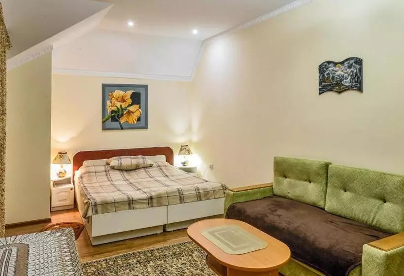 ベッドアンドブレックファースト апартаменты / Mieszkania / Apartments Svitlana