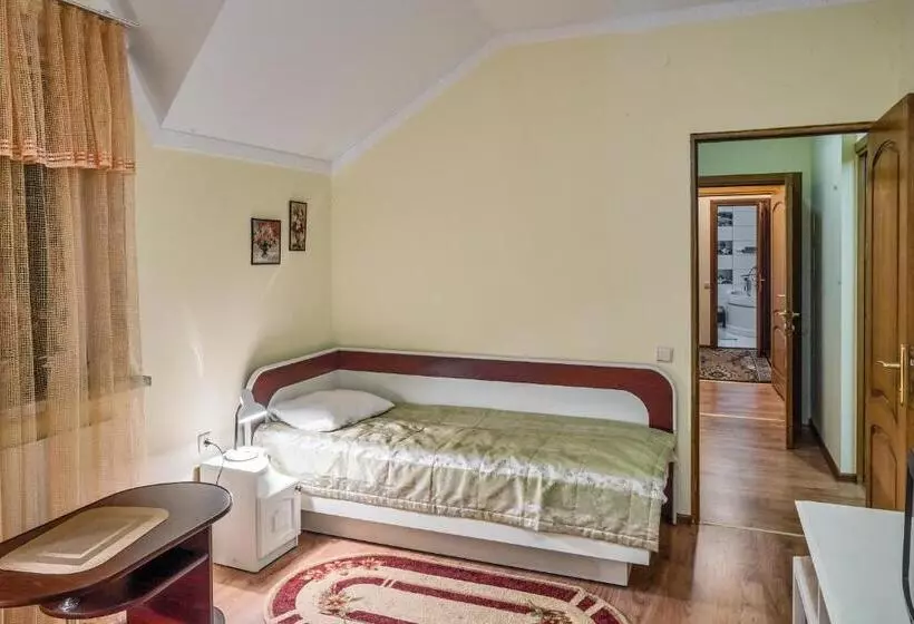 ベッドアンドブレックファースト апартаменты / Mieszkania / Apartments Svitlana