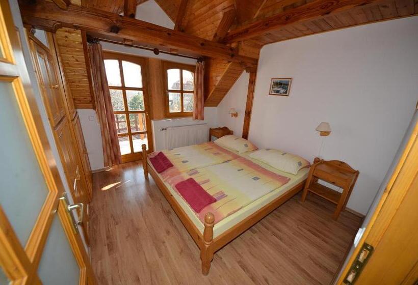 پانسیون Castle House