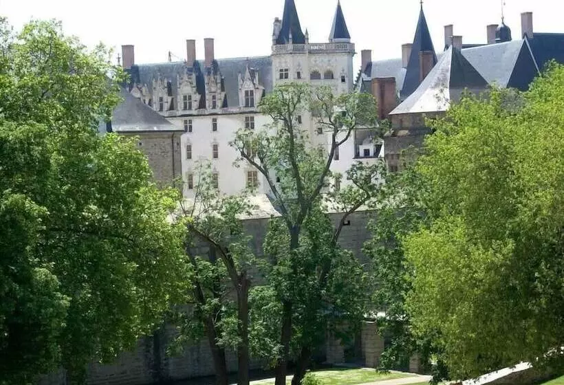 Hotelli Du Château