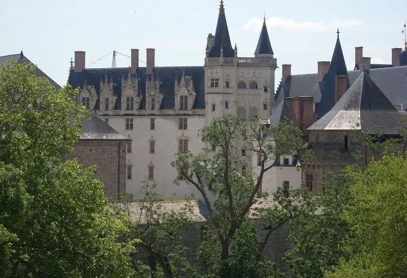 Hotelli Du Château