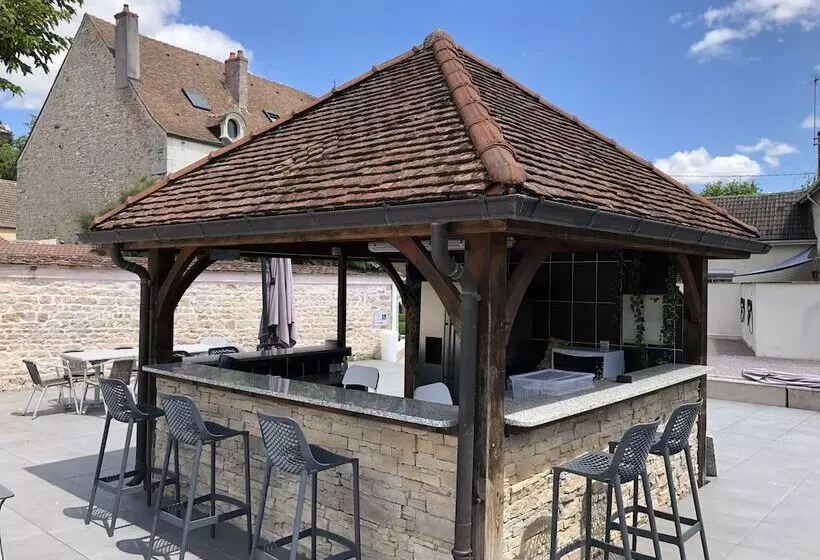 Hotelli Logis L Hôtel D Arc