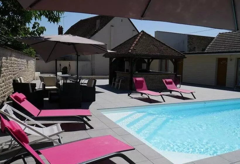 Hotelli Logis L Hôtel D Arc