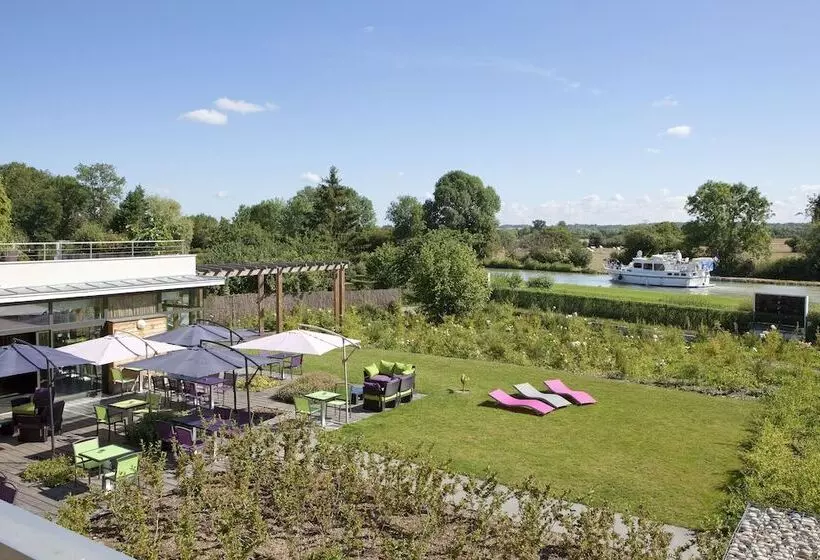 Hotelli Logis Hôtel Terre De Loire
