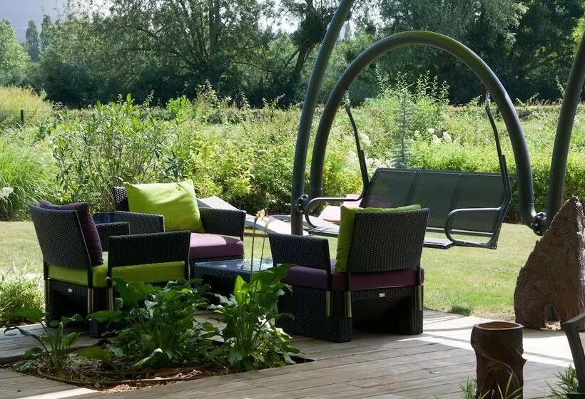Hotelli Logis Hôtel Terre De Loire