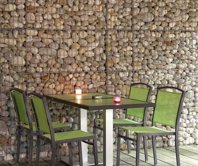 Hotelli Logis Hôtel Terre De Loire