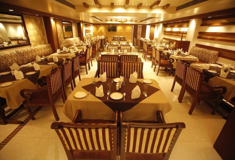 Hotel Mahalakshmi Palace