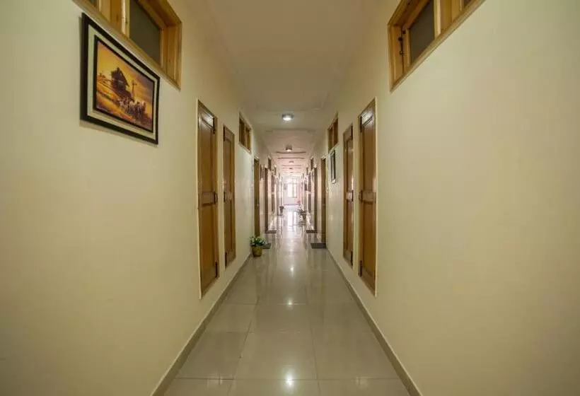 ホテル Satkar Residency   Riverside Old Manali