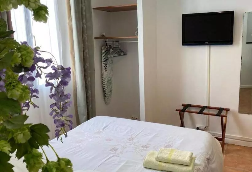 Hotel Studios Floreal