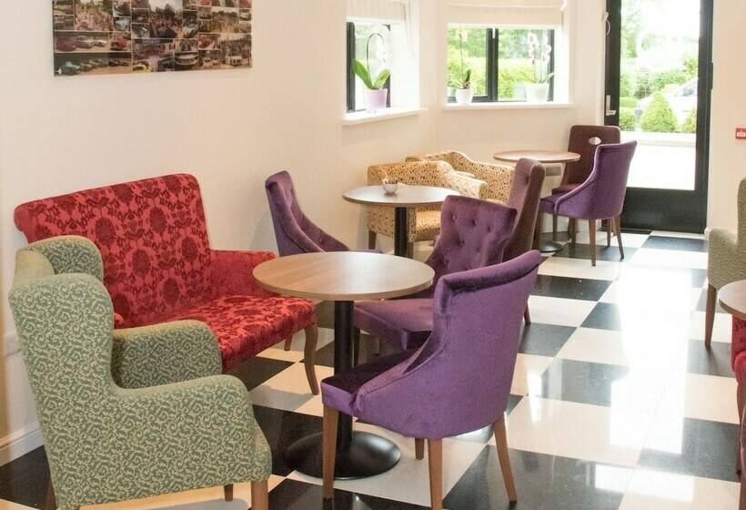 Отель The Sharnbrook