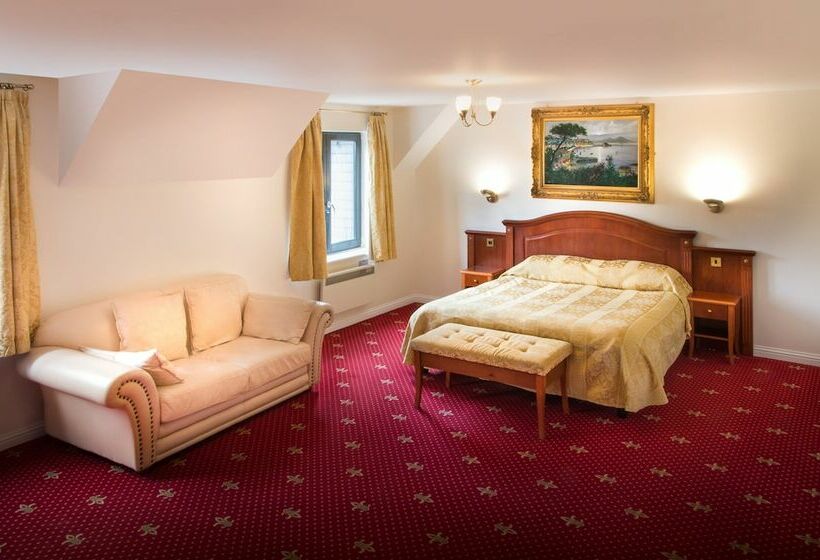 Отель The Sharnbrook