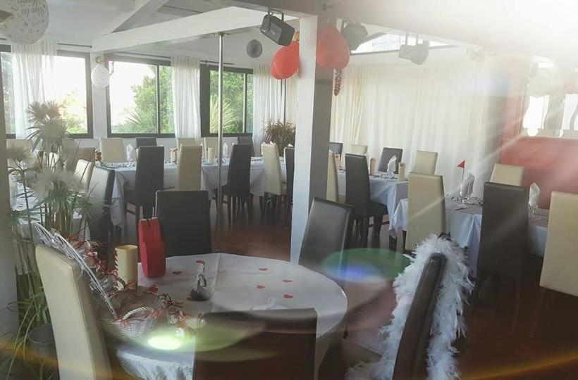 בית מלון כפרי Auberge Villa Montaleigne