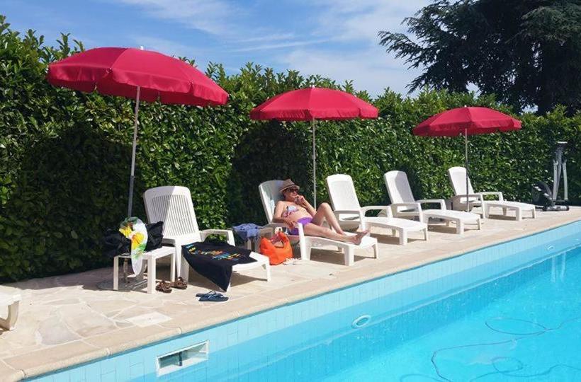 בית מלון כפרי Auberge Villa Montaleigne