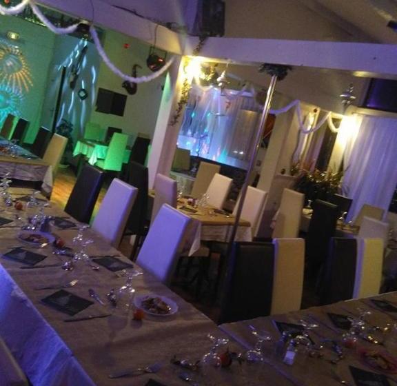 בית מלון כפרי Auberge Villa Montaleigne