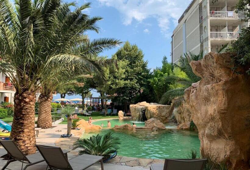 ホテル Capanna D Oro