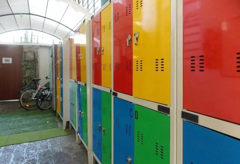 هتل Hostel Colours