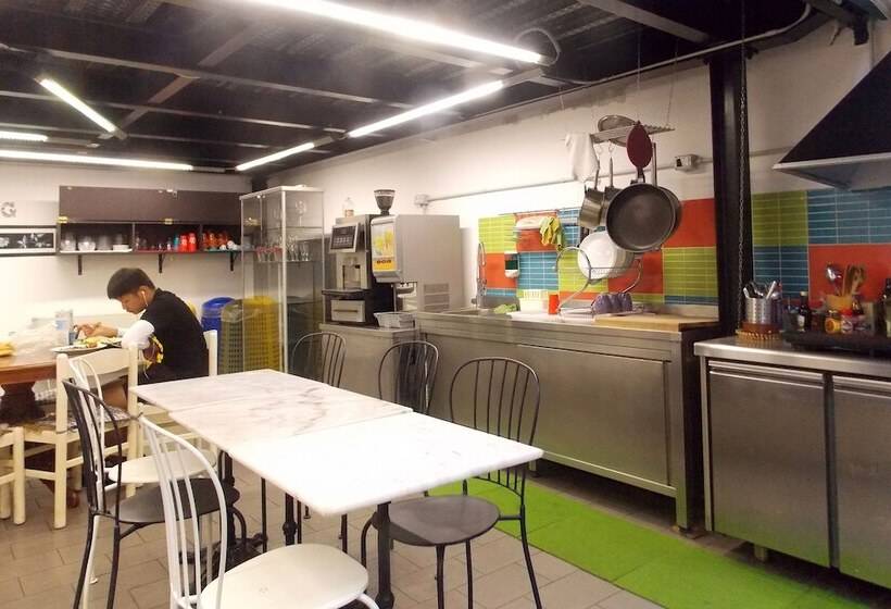 호텔 Hostel Colours