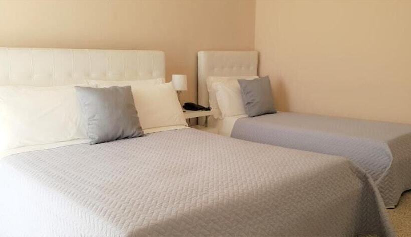 ホテル Isola Lo Scoglio