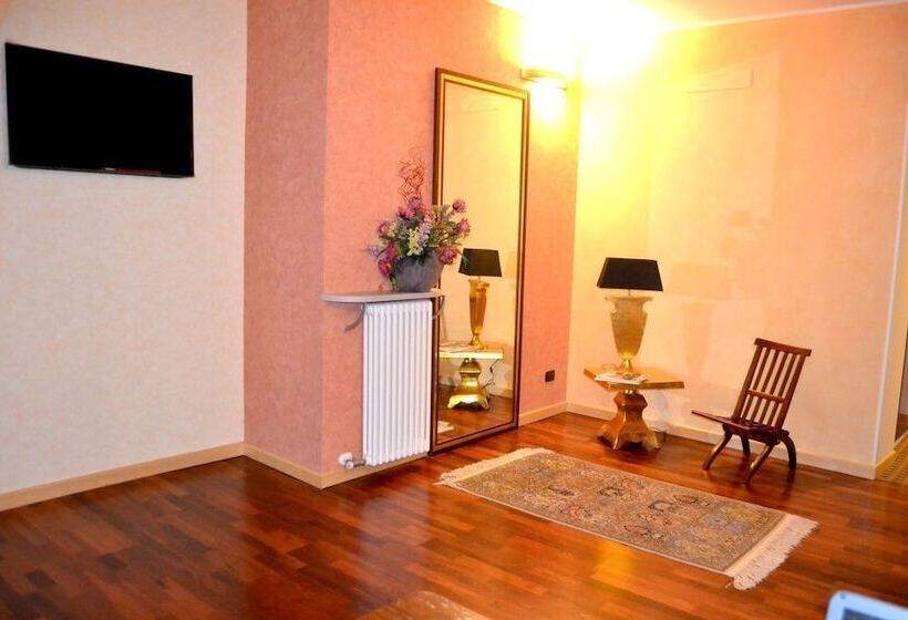 Отель Italia 30