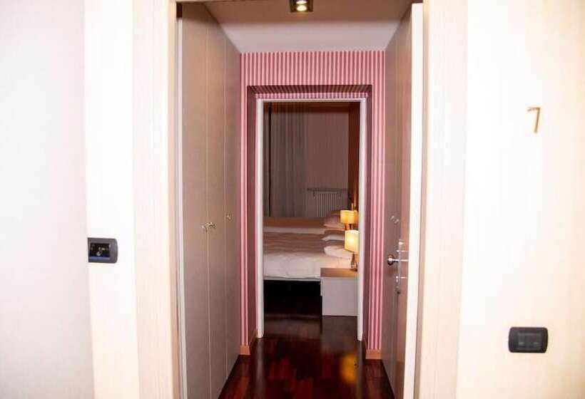 Отель Italia 30