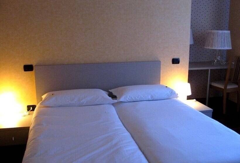 Отель Italia 30