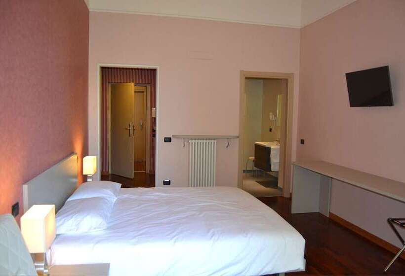 Отель Italia 30