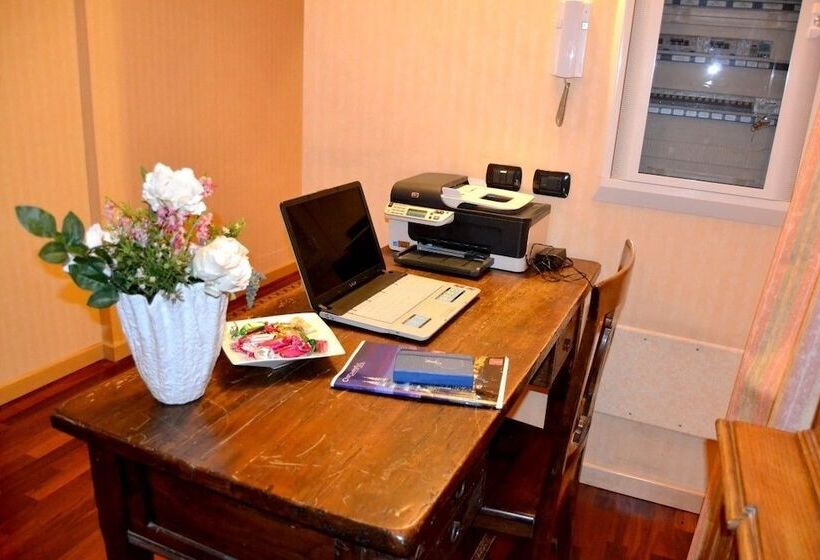 Отель Italia 30