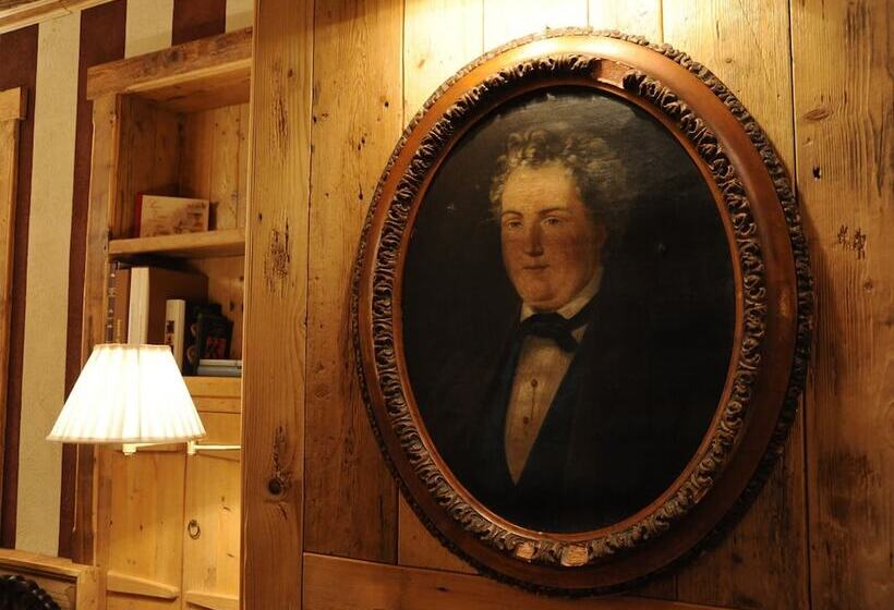 Laghetto Alpine Hotel & Restaurant